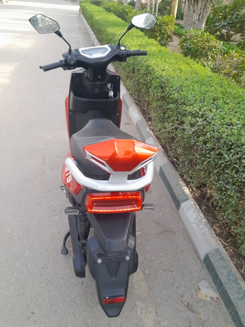 Metro T9 Scooty (Excellent Condition) 8