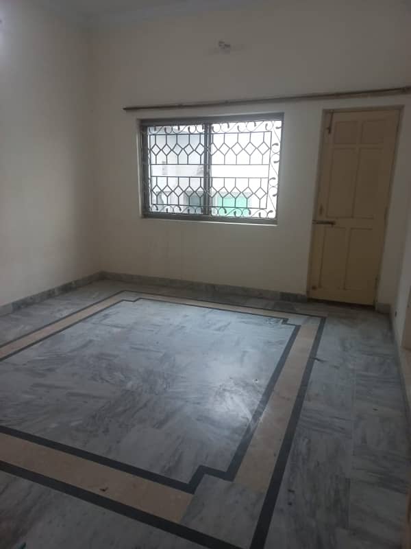 Beautiful Upper portion for rent G11 Islamabad 3