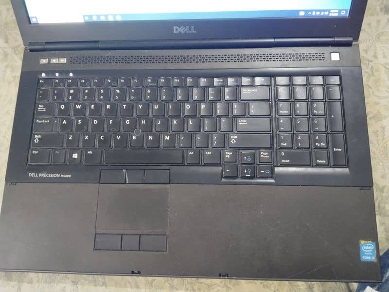 Dell precision M6800 1