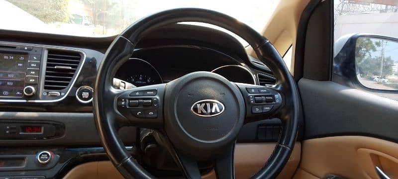 KIA GRAND CARNIVAL 2019 10