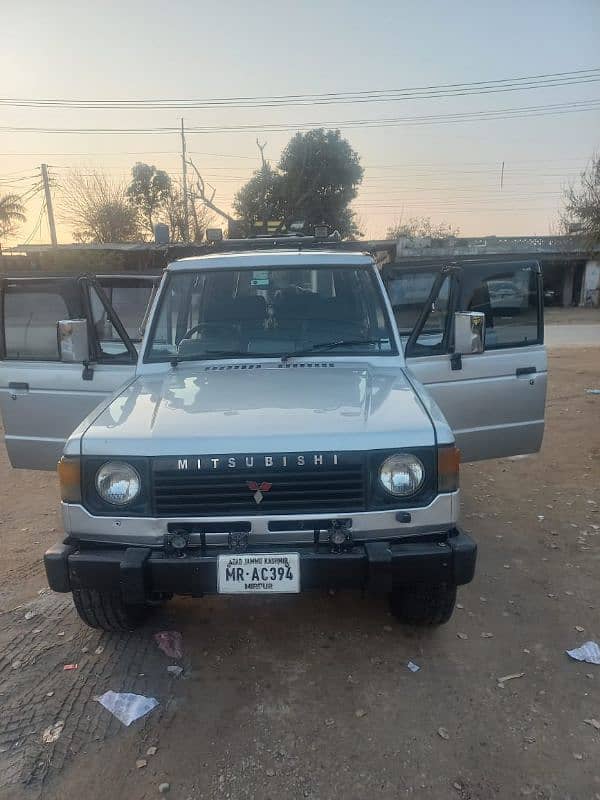 Mitsubishi Pajero 1987 8