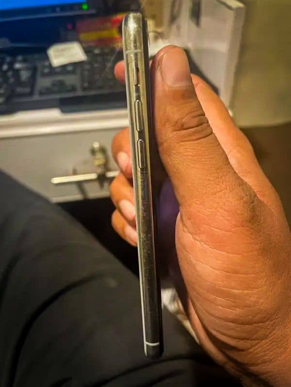 iPhone X | PTA Approved 4