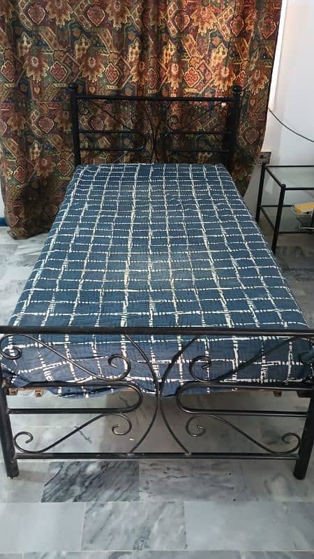 2 single bed + dressing table + side table 0