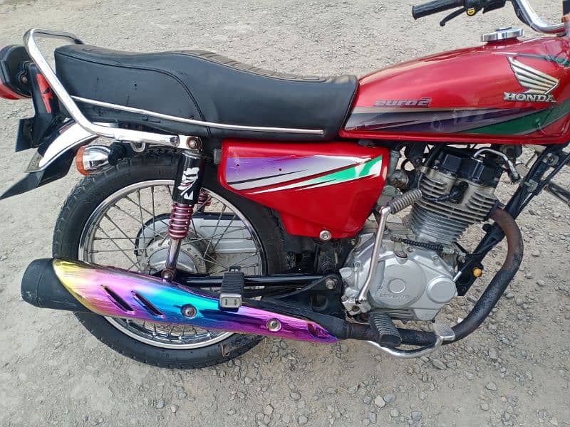 Honda 125 red colour 1