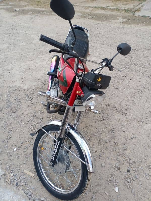 Honda 125 red colour 8