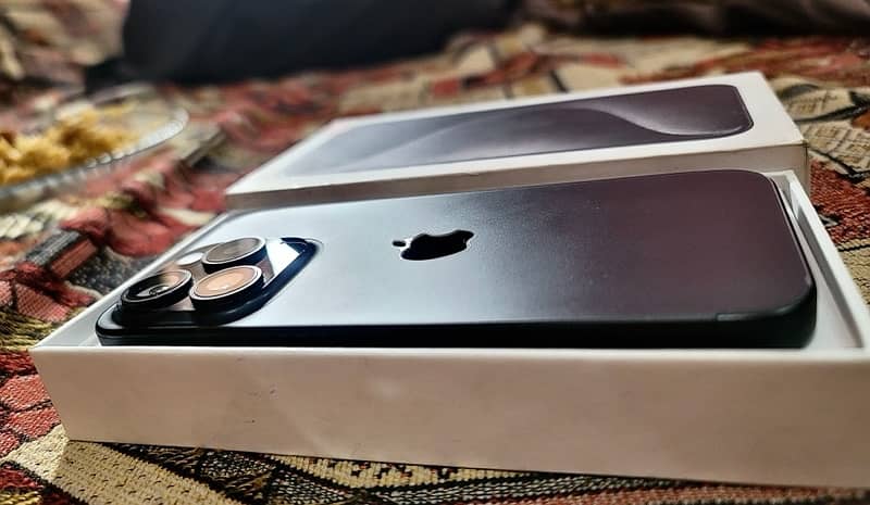 iphone 15 pro JV -128 gb- Black Titanium-No Exchange 1