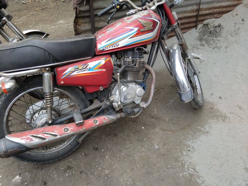 Honda 125 with golden number 0