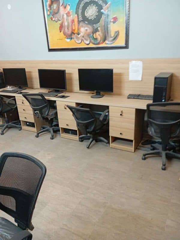 950sqft office available for rent 0