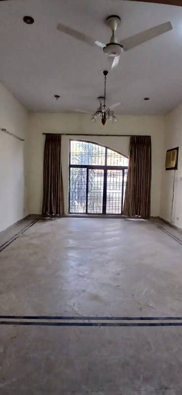 1 kanal lower portion with 1 kanal lawn for rent 2