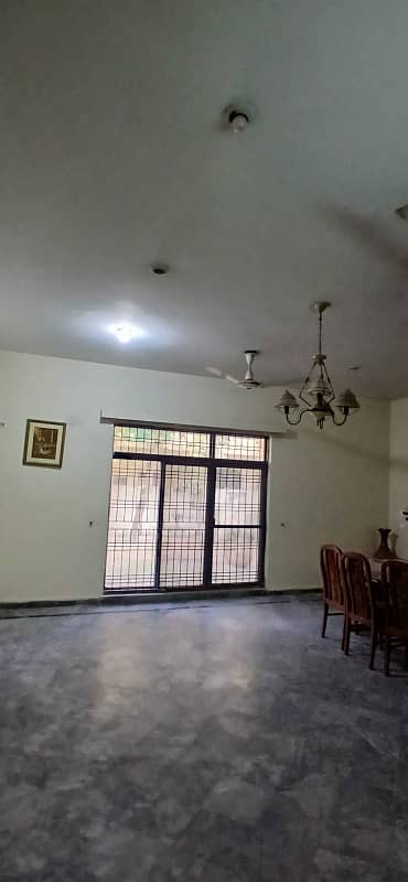 1 kanal lower portion with 1 kanal lawn for rent 7