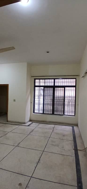 1 kanal lower portion with 1 kanal lawn for rent 11