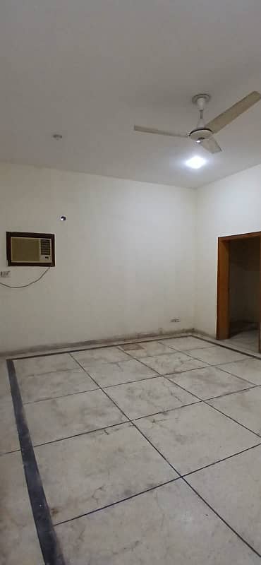 1 kanal lower portion with 1 kanal lawn for rent 12