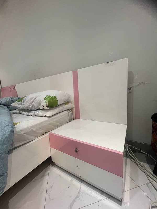 Double bed set with side tables 3