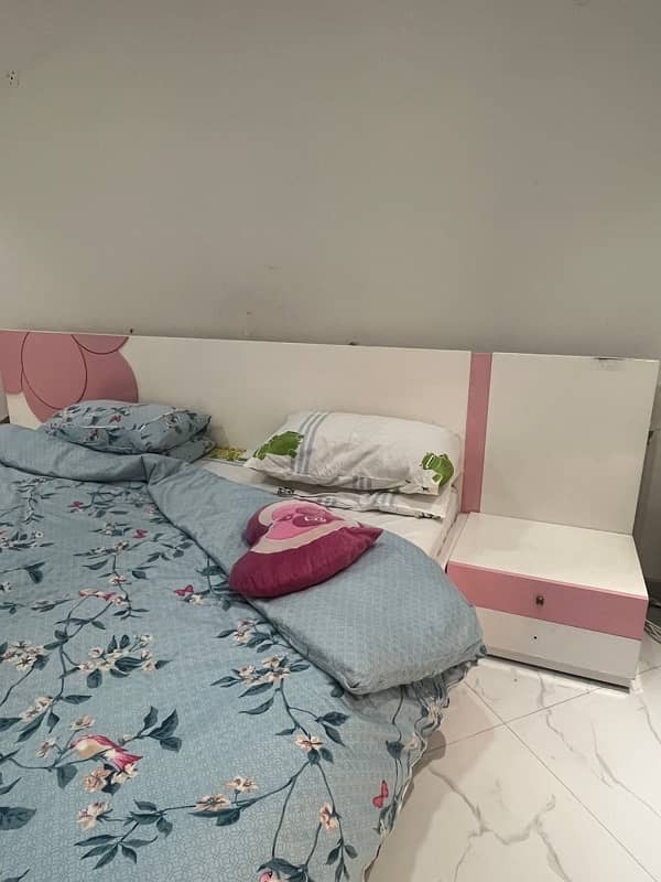 Double bed set with side tables 6