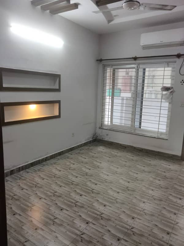 7 Marla Upper Portion for Rent with 2 Bedrooms in G-13, Islamabad 5