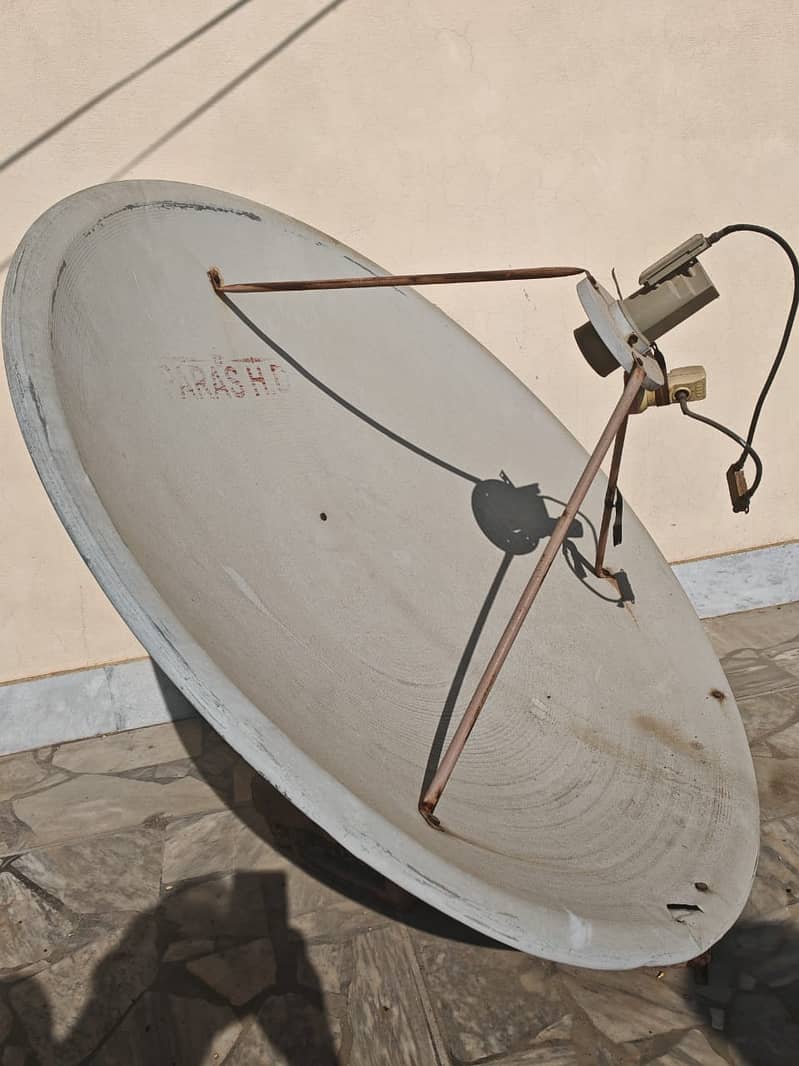 Dish with receiver 0