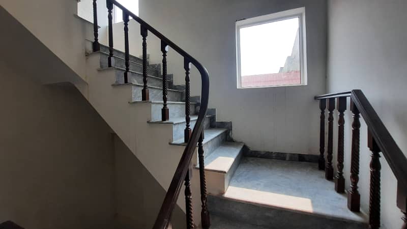 1 KANAL LOWER PORTION FOR RENT SEPRATE GATE IN DHA PHASE 3 5