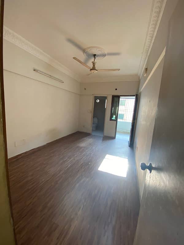 Apartment for rent 2 bed dd 950 sq feet badar commercial defense phase 5 Karachi 7