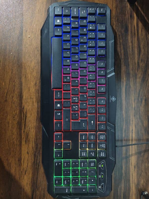 CUSTOM BUILD PC + GAMING KEYBOARD 14