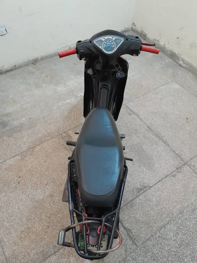 Power scooty available for sell 8