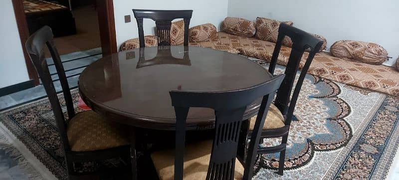 dinning table for sell  with 6 chair 2