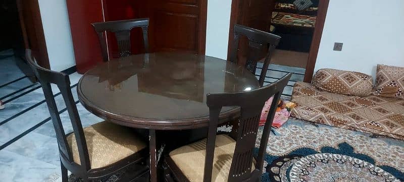 dinning table for sell  with 6 chair 3