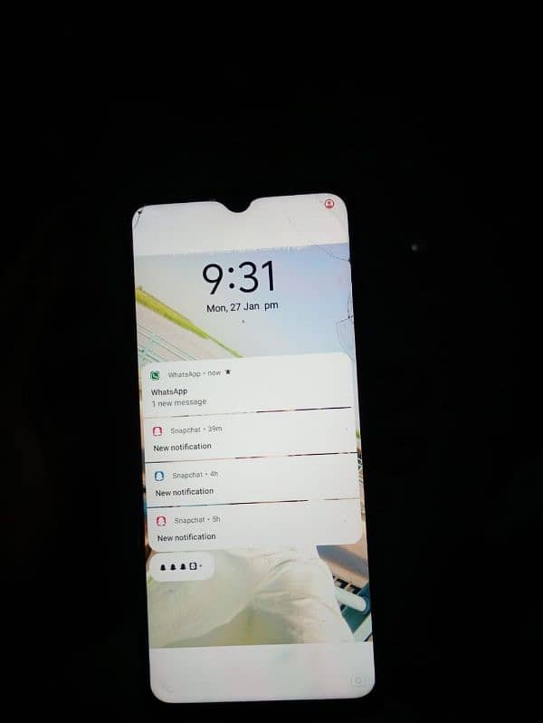 Title 4+4 128  me mobile ki new condition he 2