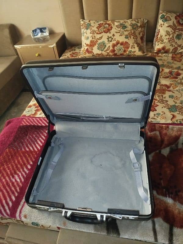 2 briefcase in good condition 2