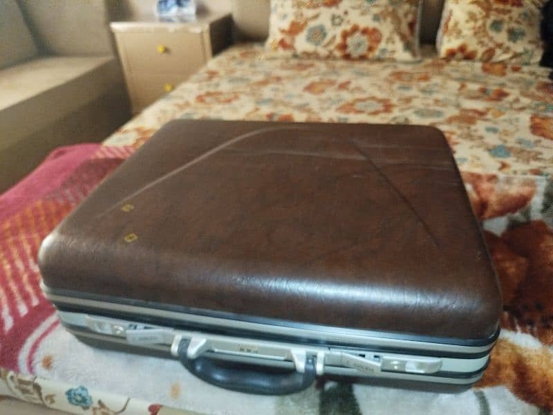 2 briefcase in good condition 3