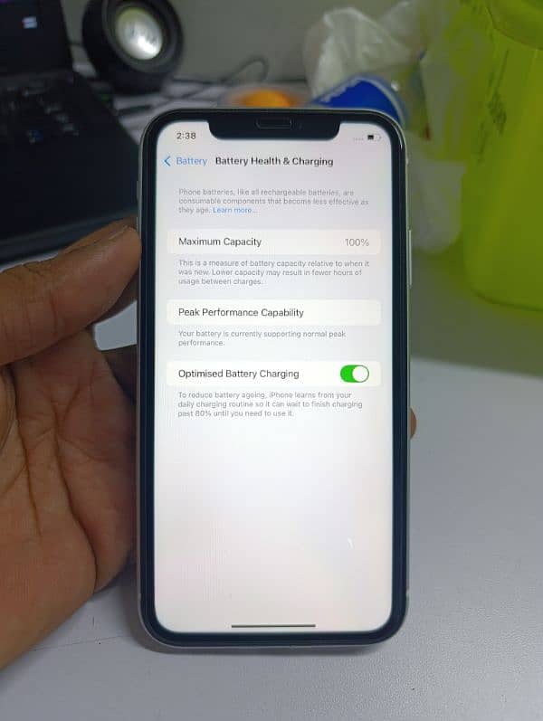 iPhone XR 64 GB all okay 100% battery health 1