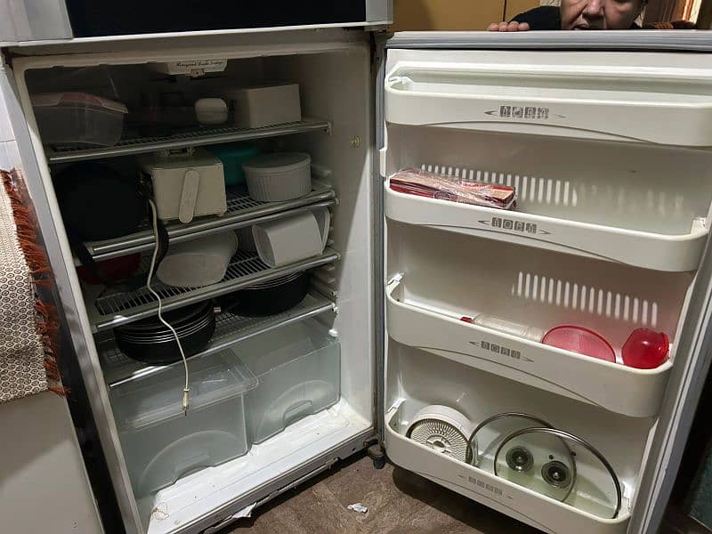 Dawlance Refrigerator. . . . 0