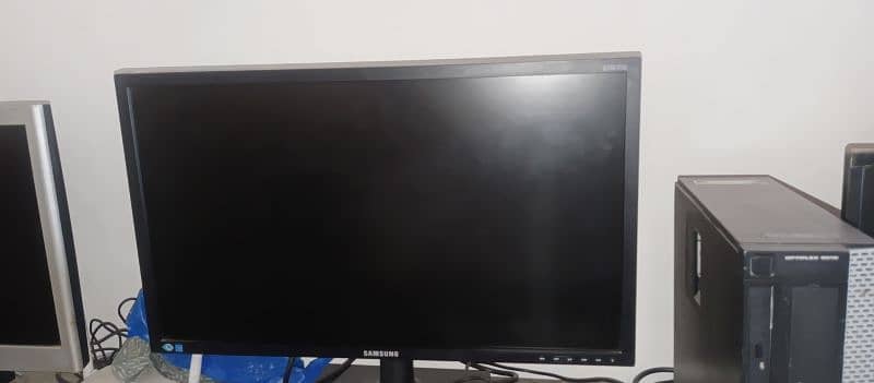 Samsung 24 inche lcd 3