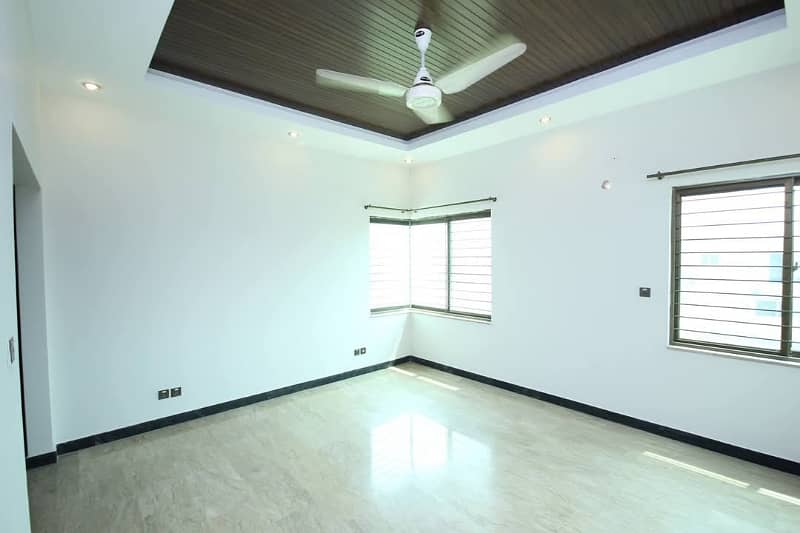 1 Kanal Beautifully Designed Modern House Upper Portion For Rent In DHA Phase 8 Ex Park View Price Negotiable 7