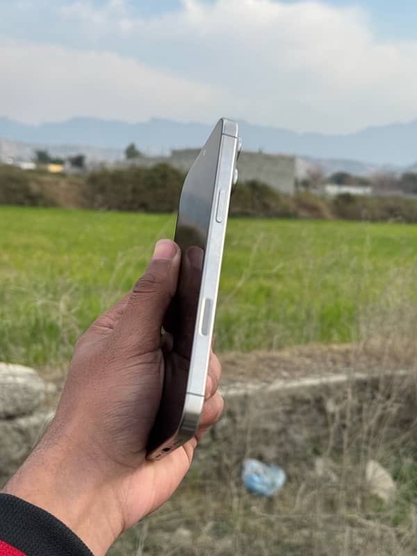 IPHONE 16 PRO MAX FRONT GLASS CRACK 1