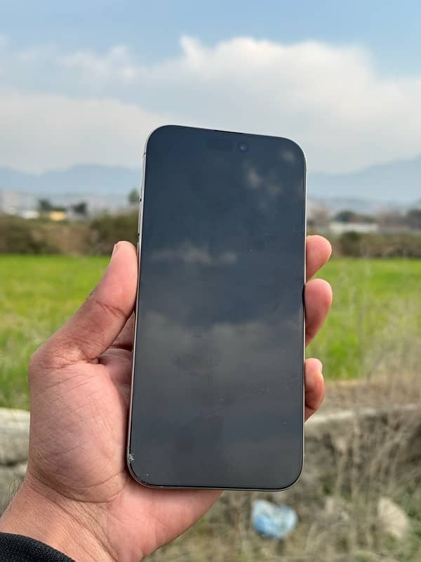 IPHONE 16 PRO MAX FRONT GLASS CRACK 8