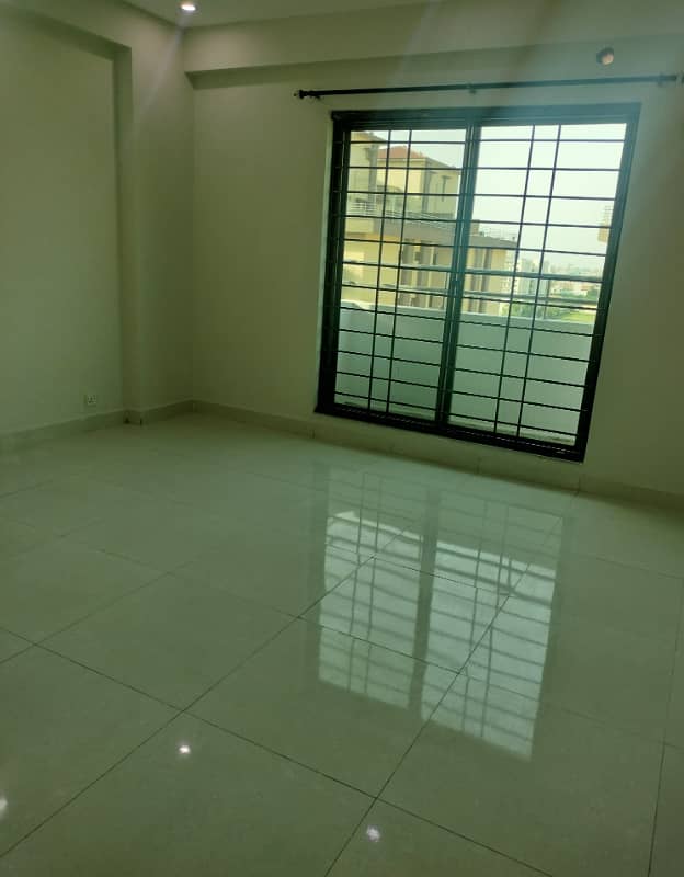 4 Bed Beautiful Apartment Available for Sale in Askari 10 Lahore 1