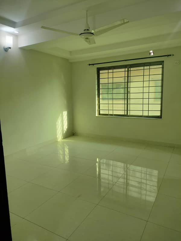 4 Bed Beautiful Apartment Available for Sale in Askari 10 Lahore 12