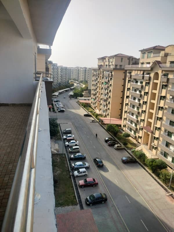 4 Bed Beautiful Apartment Available for Sale in Askari 10 Lahore 13