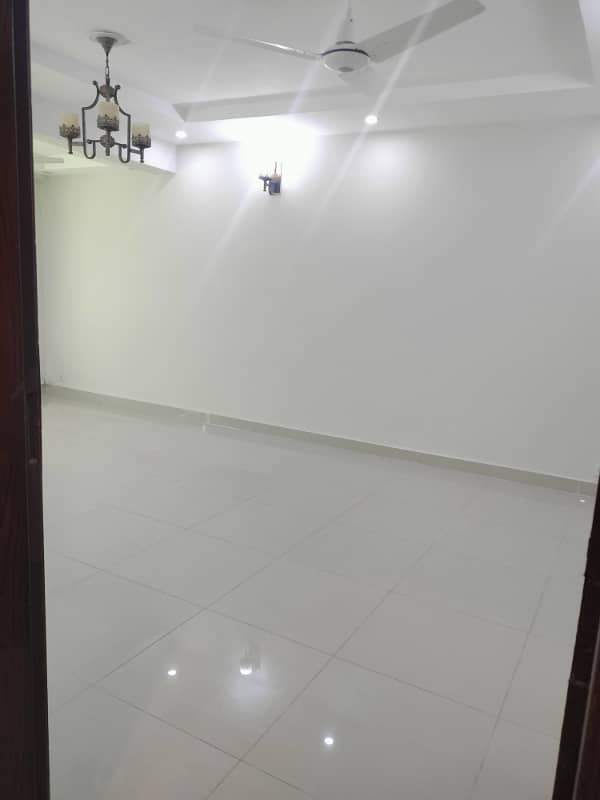 4 Bed Beautiful Apartment Available for Sale in Askari 10 Lahore 14