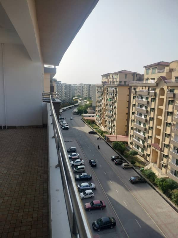 4 Bed Beautiful Apartment Available for Sale in Askari 10 Lahore 15