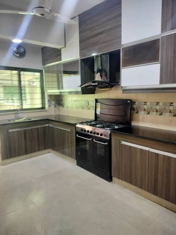 4 Bed Beautiful Apartment Available for Sale in Askari 10 Lahore 27