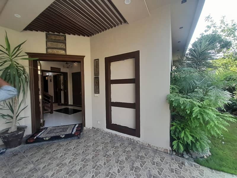 10 Marla Beautiful House Available For Rent In DHA Good Option Beautiful Location 3