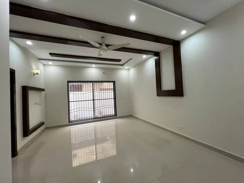 1 Kanal Beautiful House Facing Park Available For Rent In DHA 43