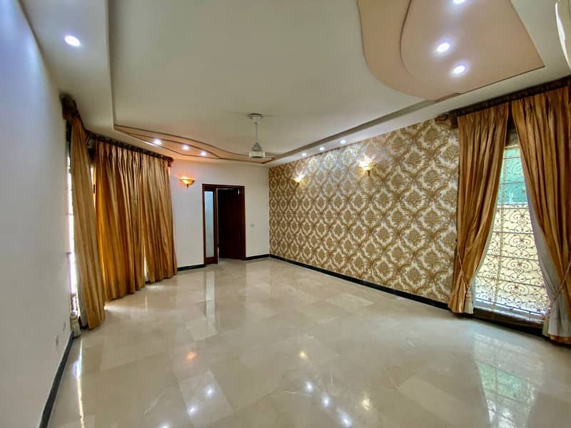 1 Kanal House Available For Rent 15