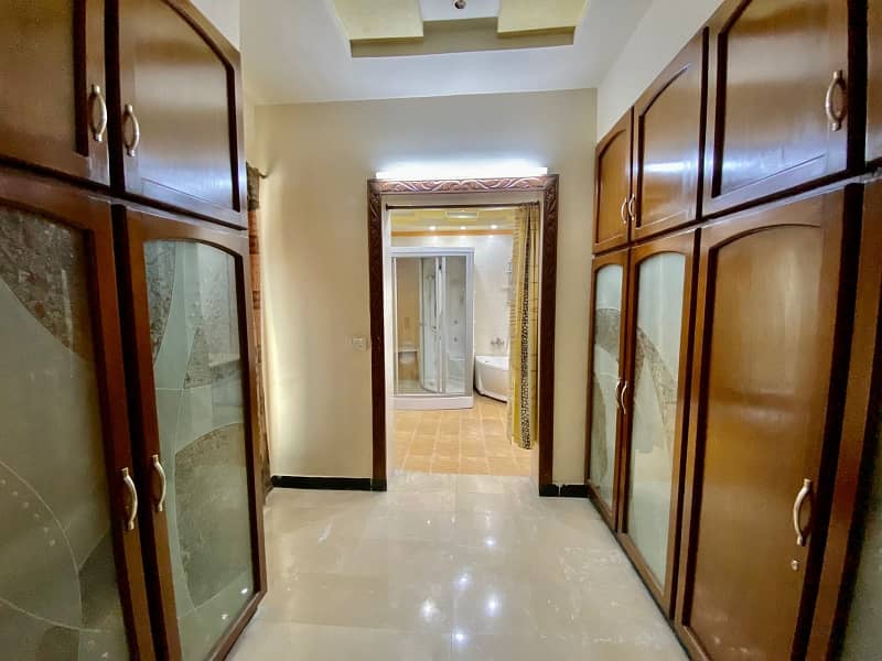 1 Kanal House Available For Rent 16