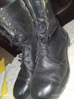 police boot for sell in very excellent condition size 8 and 9