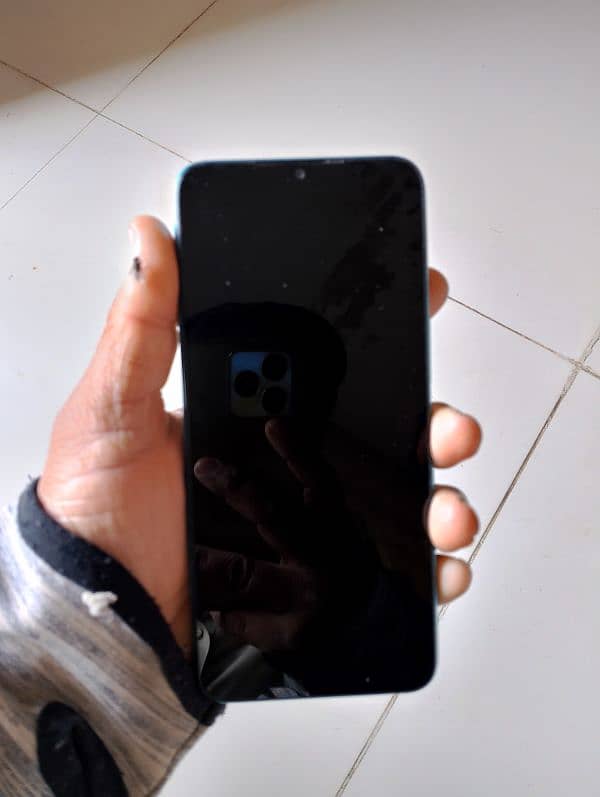 infinix smart 5 2GB 32GB 10 by 9.5 condition 4