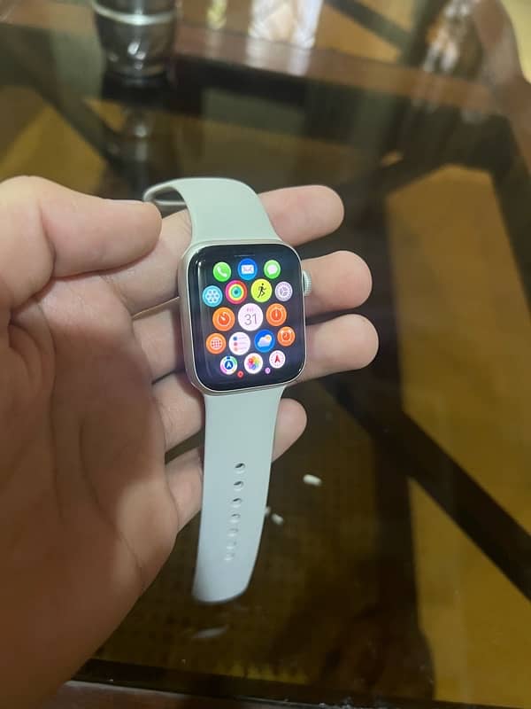 Apple smart watch SE 2022 1