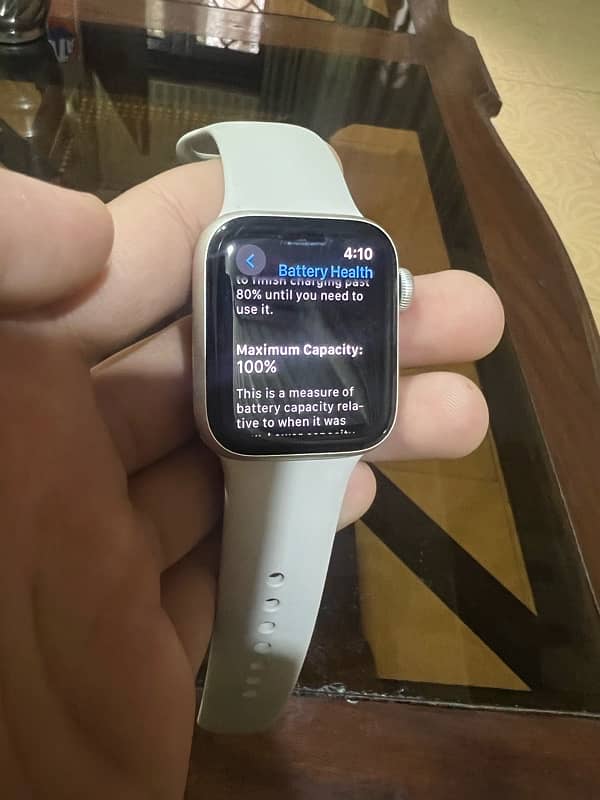 Apple smart watch SE 2022 2