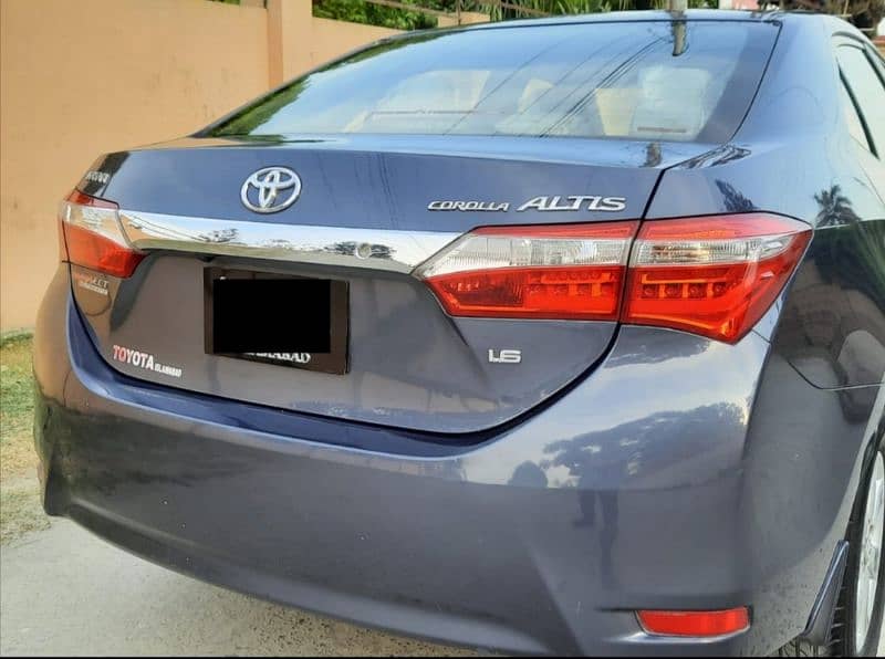 Toyota Corolla Altis Automatic 1.6 2015 Original Condition 8